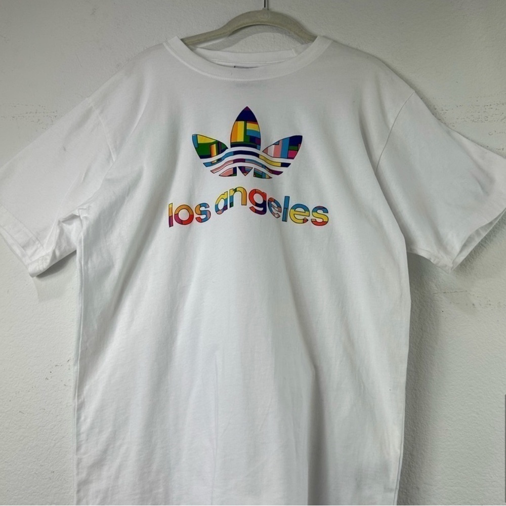 Adidas rainbow Los Angeles t-shirt /confortable